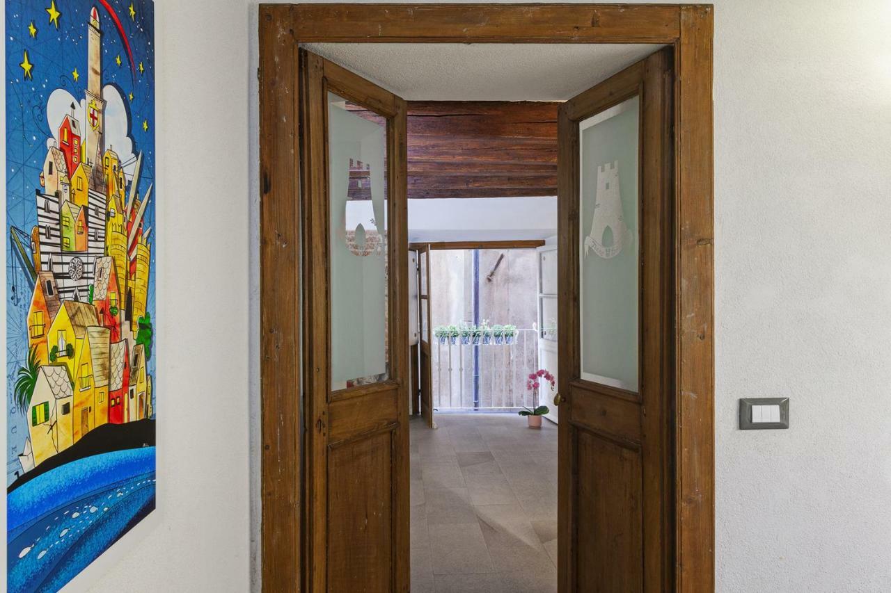 Wood And Stone Apartment In The Historical Center Génova Exterior foto