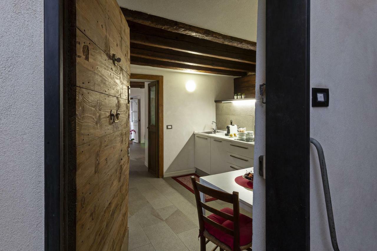 Wood And Stone Apartment In The Historical Center Génova Exterior foto