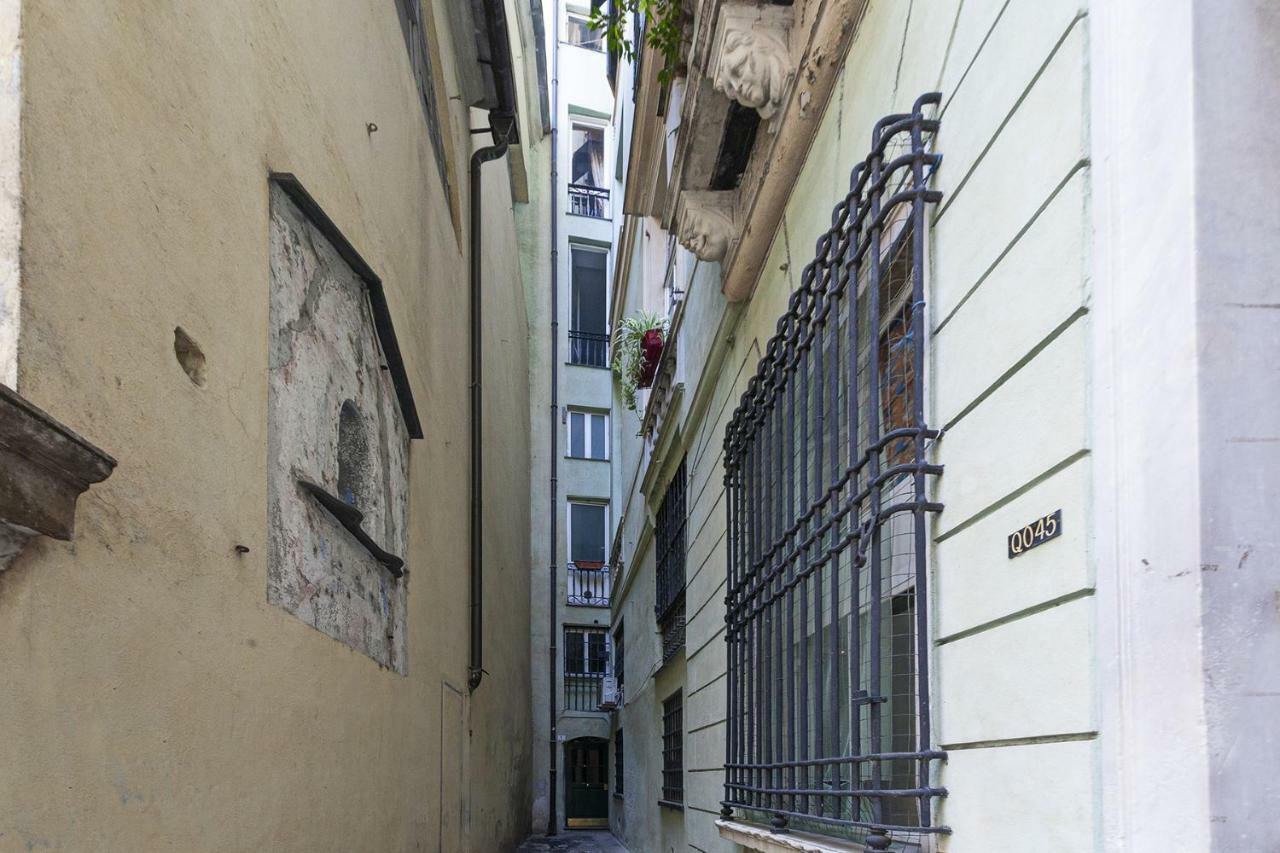 Wood And Stone Apartment In The Historical Center Génova Exterior foto